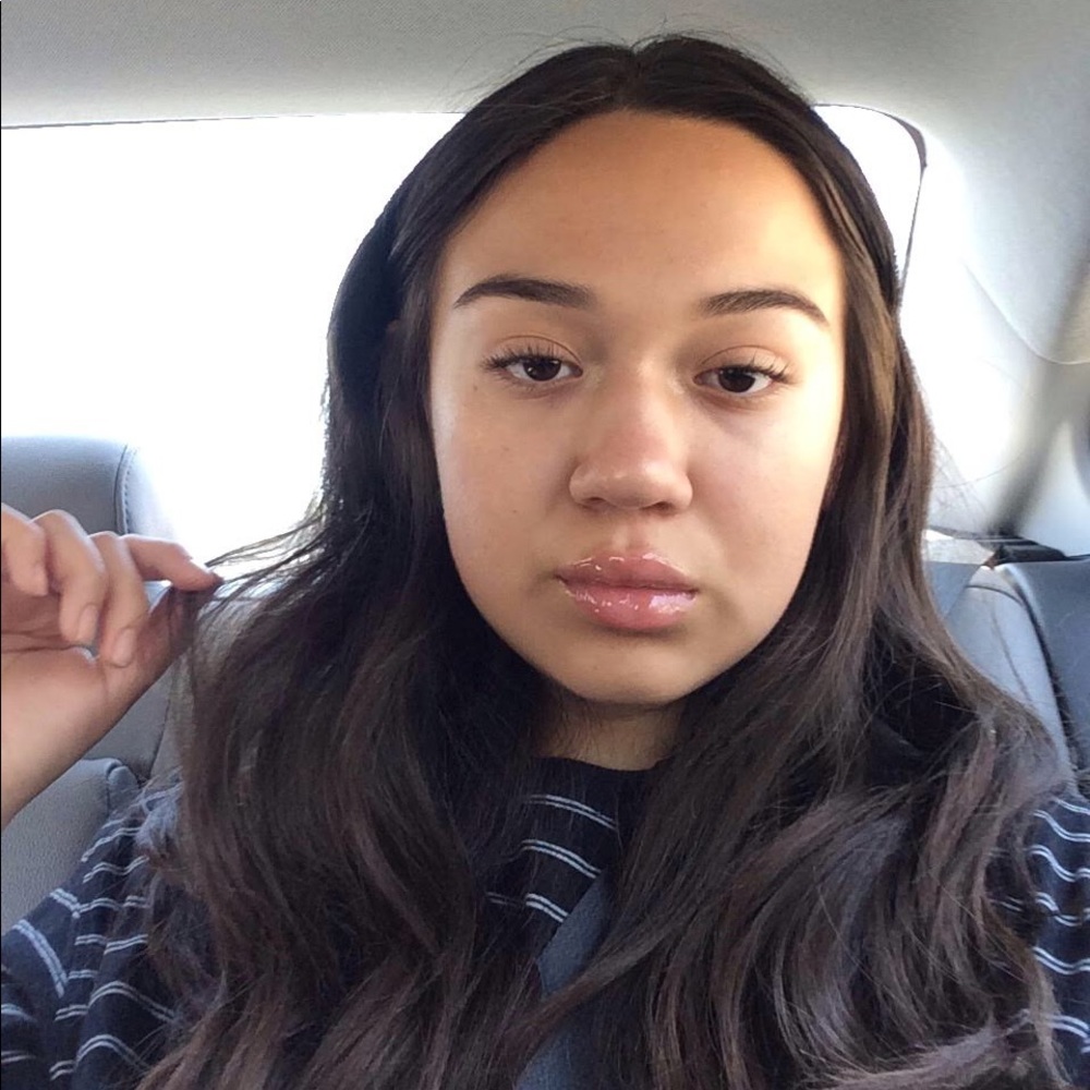 Meet your Posher, Dominique